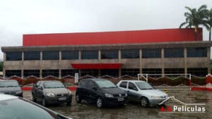 Remoção e aplicação de película em janelas , na fábrica da Iquine em Jaboatão dos Guararapes,